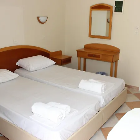 Paralia Studios 2*