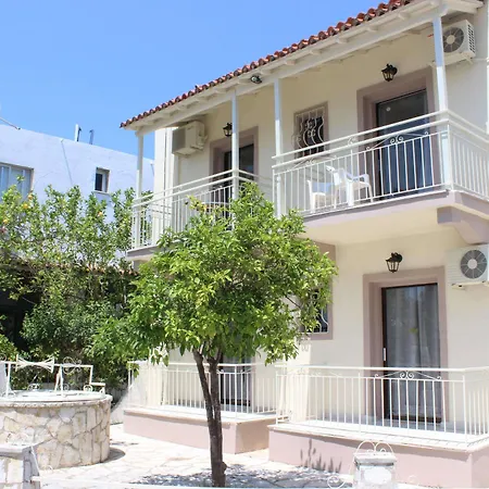 Hotel Paralia Studios