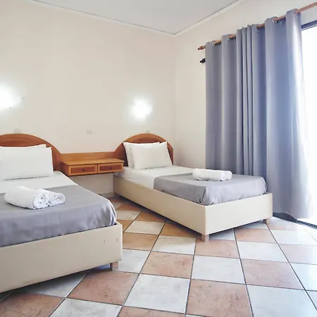 Paralia Studios 2*